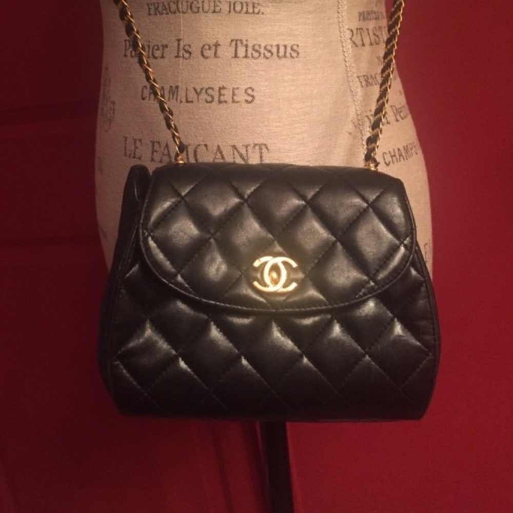 RARE! Authentic CHANEL Crossbody bag - Picture 1 of 5